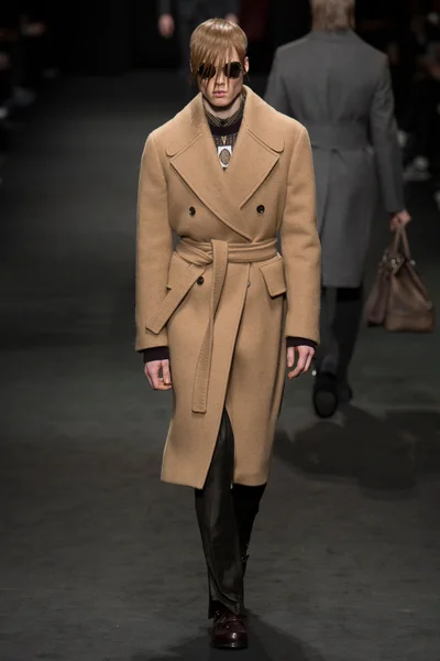 Look 11